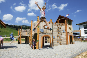 LOWRES_00000009780_Themenspielplatz_copyright-Daniel-Zupanc-Mobil-0676-9365362-Tel-0463-382251-Fax-0463-382256-e-mail-office-zupanc-at_Daniel-Zupanc